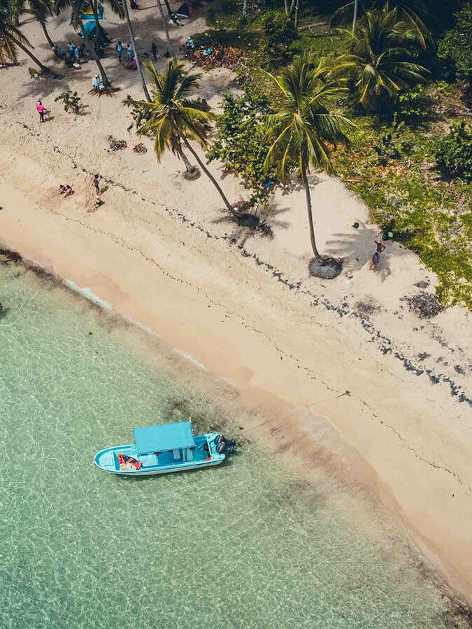 Vue aérienne de la plage Ermitaño, péninsule de Samaná