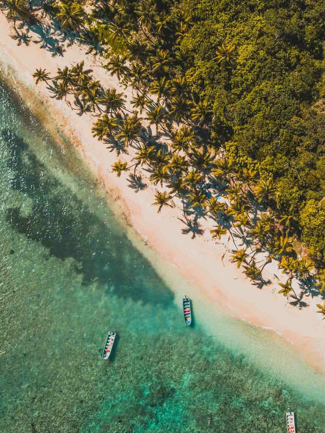 Vue aérienne de la Playa Frontón, péninsule de Samaná