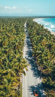 Il n’y a rien de tel que la liberté d’un roadtrip pour découvrir la vraie âme de la #RépubliqueDominicaine. Quitter les sentiers battus, traverser des villages colorés et finir la journée sur une plage sauvage que vous avez pour vous seuls... c’est ça, la magie dominicaine ! 
📍 Notre secret ? On ne se contente pas de vous louer une voiture. On vous glisse nos pépites dans votre carnet de voyage personnalisé : le petit resto de plage où l’on mange la meilleure langosta, le point de vue caché pour un coucher de soleil mémorable, les routes les plus scéniques entre mer et montagnes.
🇩🇴🇫🇷 Holaqueya est une agence 100% locale, portée par une équipe franco-dominicaine passionnée. Avec plus de 10 ans d’expertise sur le terrain, on connaît l’île comme notre poche (et même les raccourcis que Google Maps ignore !)
On s’occupe de tout, vous vous occupez de conduire vers vos plus beaux souvenirs. 🌊🥥
📩 Prêt à prendre le volant ? Contactez-nous en DM pour commencer à tracer votre itinéraire sur-mesure ! 
#repúblicadominicana #roadtrip